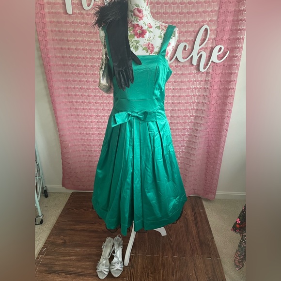 Emily & Fin Dresses & Skirts - Emily & Fin 1950s/1960s Retro Style Cocktail Holiday Dress 👗✨